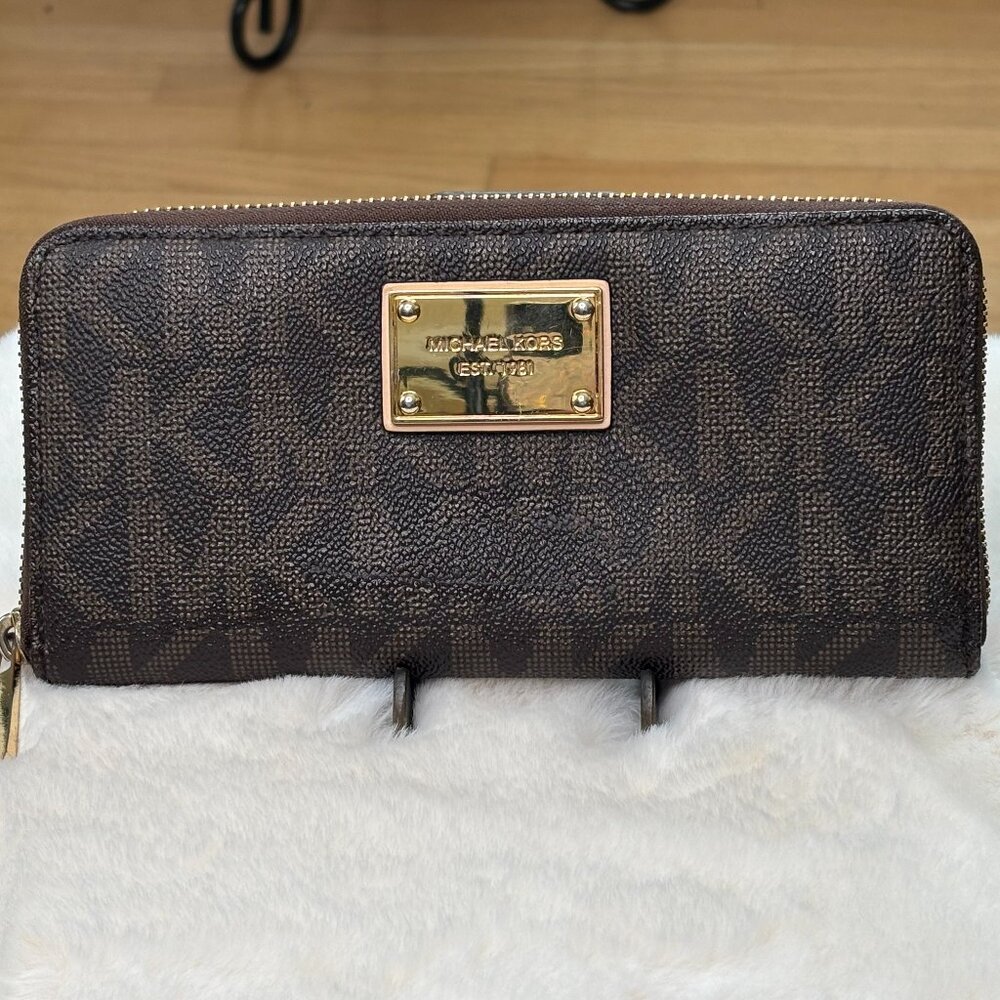 Michael Kors Jet Set Travel Continental Brown Signature Zip Around Wallet